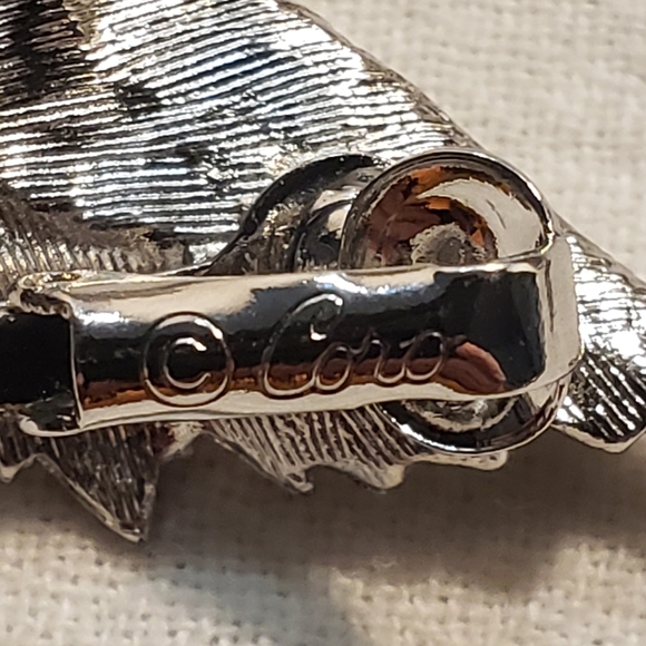 Beautiful Vintage Coro Brushed Silvertone Curled Leaf Brooch & matching earrings - Picture 3 of 5